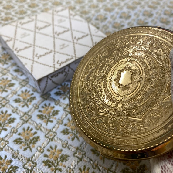 Vintage Gold Stratton Compact, Decorative Gilt Sc… - image 4