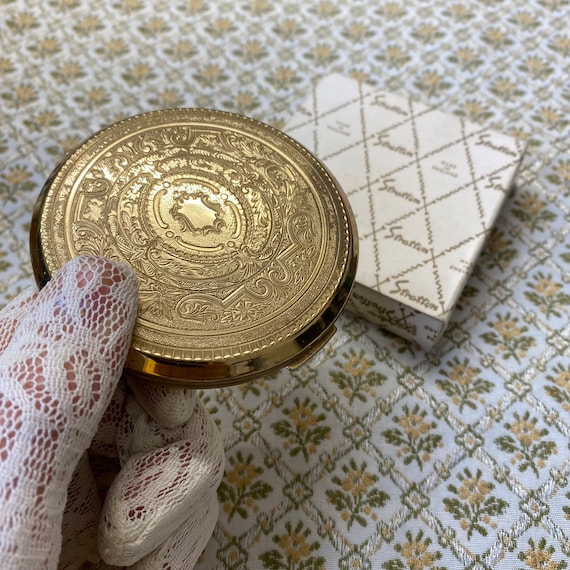 Vintage Gold Stratton Compact, Decorative Gilt Sc… - image 7