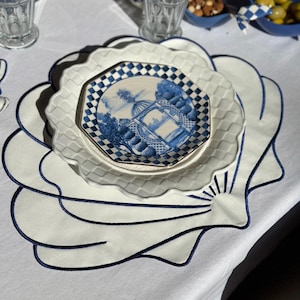 Manteles individuales para bodas náuticas / Manteles individuales bordados / Decoración de mesa para bodas en la playa / Manteles individuales de conchas marinas / Manteles individuales festoneados / Océano azul