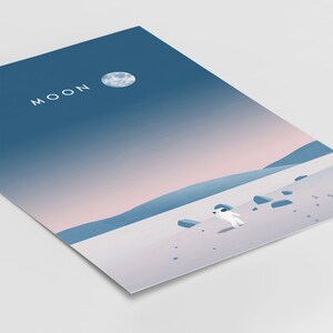 K&ouml;nnte beinhalten: Eine minimalistische Illustration eines Astronauten, der auf einer mond&auml;hnlichen Landschaft steht, mit einem gro&szlig;en, wei&szlig;en Mond am Himmel. Der Text "MOON" ist oben im Bild in Wei&szlig; geschrieben.