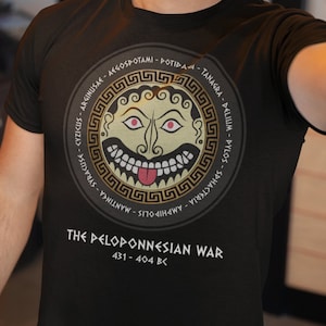 The Peloponnesian War Battles - Greek Gorgon Hoplite Shield Symbol - Ancient Greek History T-Shirt
