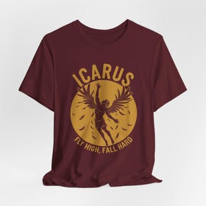イカロスは高く飛び、激しく落ちる - 面白いギリシャ神話の T シャツ Maroon