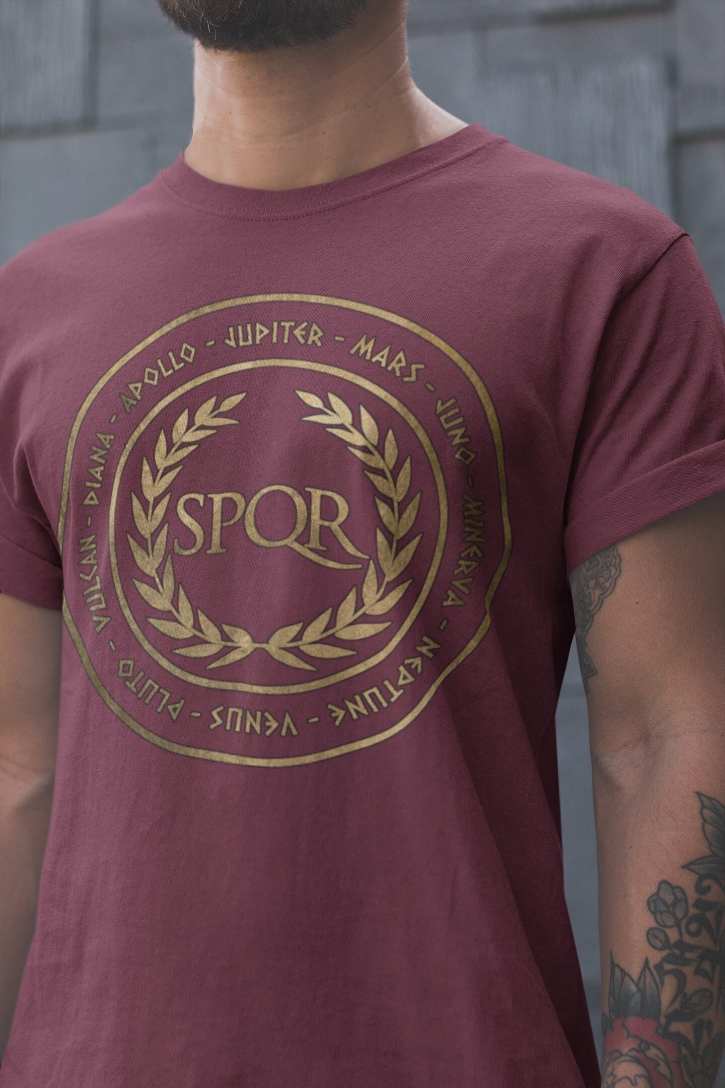 Camiseta con el símbolo SPQR del antiguo panteón de Roma y los dioses  romanos - Etsy México, image size:1440x2160