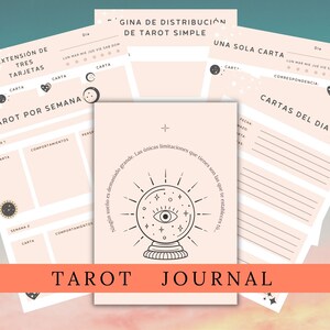Puede incluir: Un diario de tarot rosa y blanco con una ilustración de bola de cristal y el texto "Tarot Journal". El diario incluye secciones para lecturas diarias, tiradas semanales y una tirada de una sola carta.