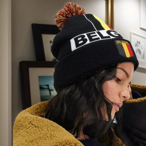 Warm and Stylish Country Pom-Pom Beanie – Rustic Winter Hat for Skiing and Everyday Wear / Argentina, UK, Canada, Italy, France, Switzerland