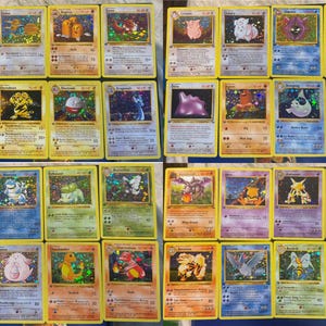 Jeu de 32 cartes holographiques Pokemon Foil Cards Pokemon Sets ! PROXY quelques premières éditions ! Vous obtenez 32 cartes ! Par procuration !