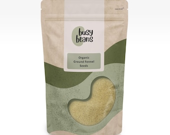 Può includere: Una busta verticale con un motivo astratto beige e verde salvia contenente semi di finocchio macinati biologici. L'etichetta riporta il testo "busy beans" e "Organic Ground Fennel Seeds" con una finestra trasparente a forma di fagiolo.