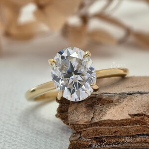 2.50 CT Oval Cut Moissanite Engagement Ring, Solitaire Oval Diamond Ring, Women Wedding Ring, 14K Yellow Gold Ring, Stackable Promise Ring.