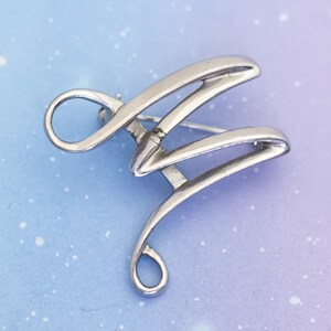 Vintage tono plateado elegante letra M broche abstracto de Sarah - J32