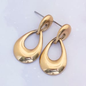Vintage Simple Oval Dangle Earrings | Trifari | J24