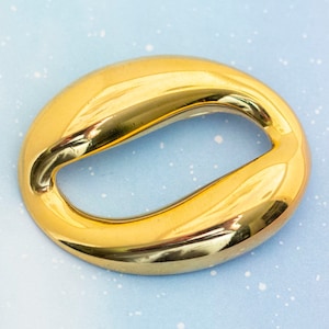 Vintage Letter "O" Brooch / Golden Oval Shaped Brooch / Gold Tone Brooch / J4