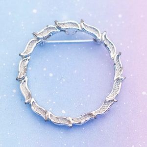 Vintage Elven Ring van Burning Passion Broche | Silver Tone Broche | J18