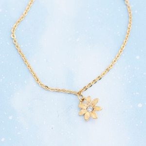 Vintage Golden Cute Floral Bracelet | Gold Tone Bracelet | 6.25 inch | Avon | J10