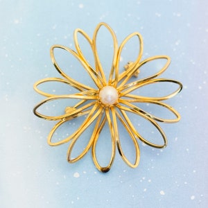 Abstract Art Nouveau Flower Brooch | Gold Tone Brooch | J4