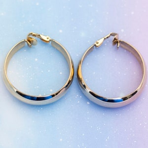 Vintage Simplicity & Elegance Hoop Earrings | Gold Tone Hoop Earrings | J10