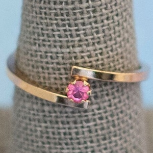 Anello Vintage Pink Jewel Golden / Anello Tono Oro / Taglia 7 / Avon / J18