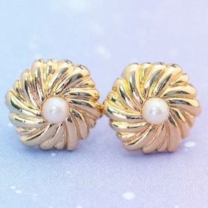 Vintage Golden Vortex Flower Stud Earrings | Gold Tone Stud Earrings | Avon | J13