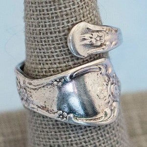 Vintage Unique Silver Floral Ring | Silver Tone Ring | Size 7.5 | J18