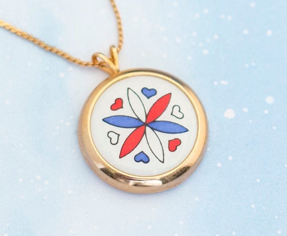 Vintage Love Compass Necklace | Gold Tone Necklac… - image 1