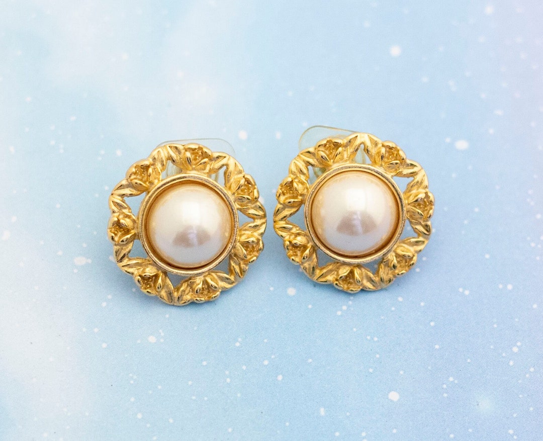 [LLOYD]韓国ブランド☆Diana Pearl Earring Vintage Solar Pearl Stud Earrings | Gold Tone Stud Earrings