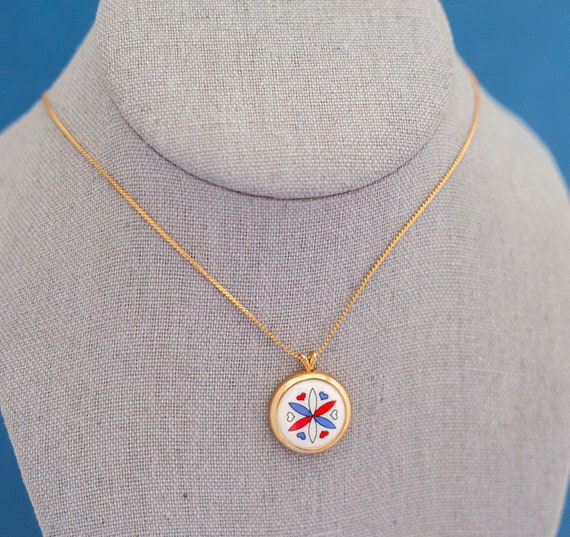 Vintage Love Compass Necklace | Gold Tone Necklac… - image 3