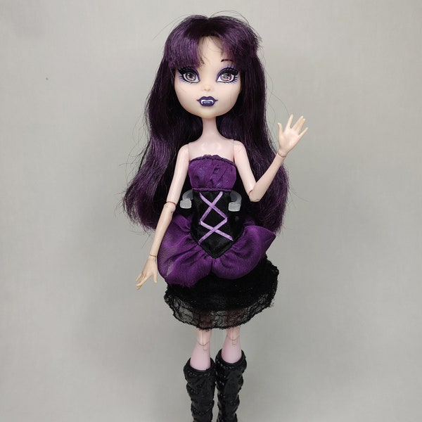 Monster High Elissabat Hauntlywood Frights Camera Action! 1st Wave Doll | Plastic Hip Joints | Rare Collectable Monster High Doll | Read