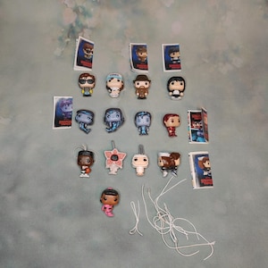 Set med 13 Stranger Things Kinder Joy-figurer | Funko minifigurer | Netflix samlarpaket