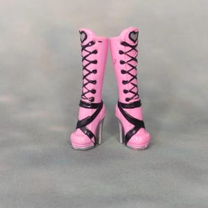Monster High Doll Draculaura 1ère Vague Remplacement Bottes Hautes Originales | Chaussures Draculaura basiques | Tenue Monster High | Monster High G1