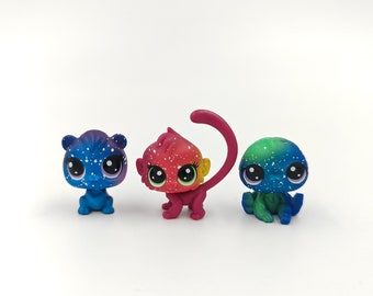 Ensemble de 3 figurines Cosmic Galaxy de Littlest Pet Shop Mini | Comète Monker Singe, Célestine Slothin Sloth, Lyra Blue Beaver | LPS à collectionner