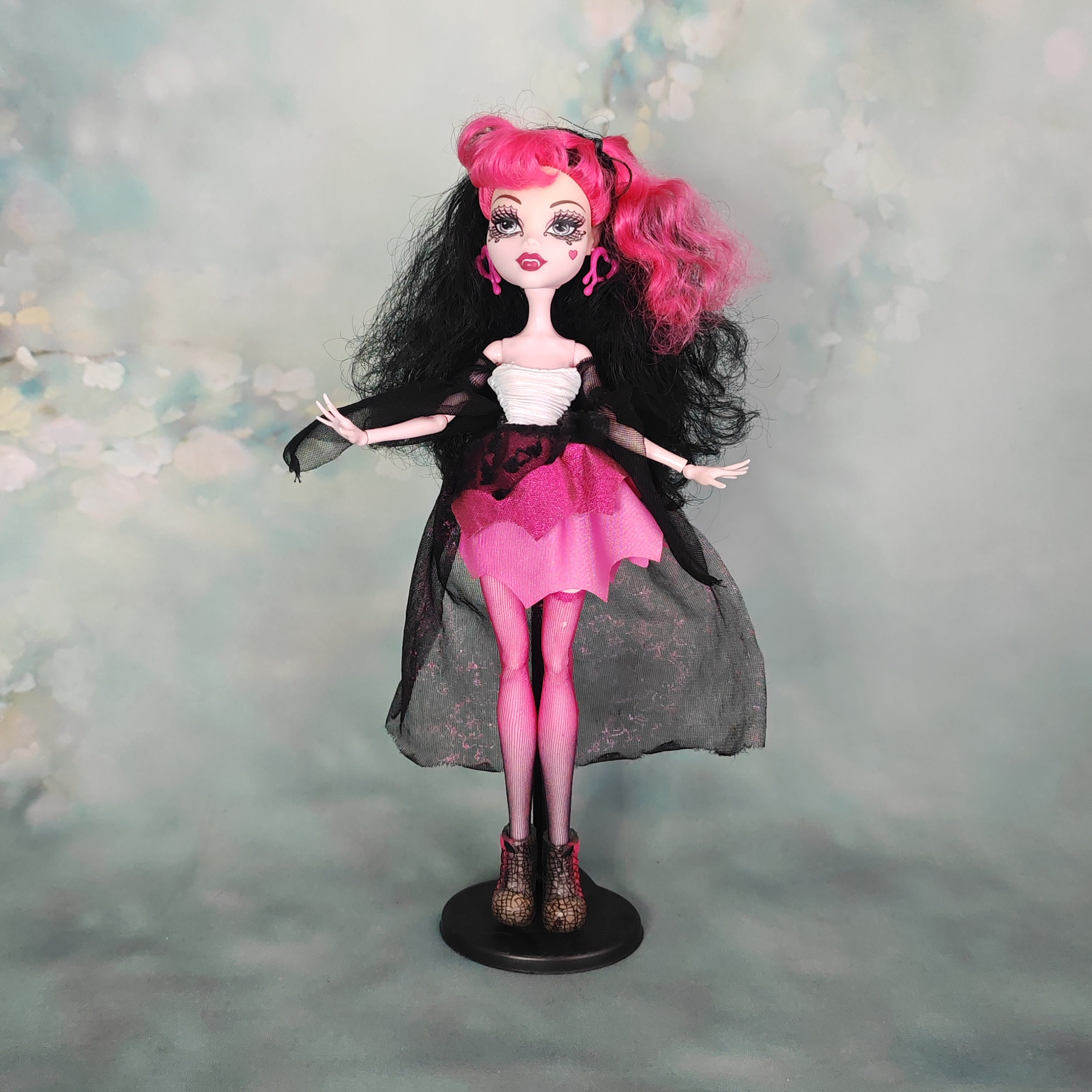 Draculaura ghouls rule doll on sale