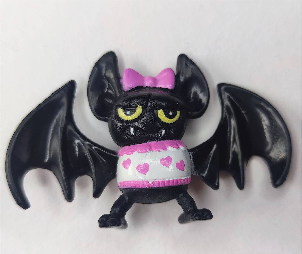 Monster High Draculaura Doll with Pet Bat-Cat Count Fabulous and  Accessories