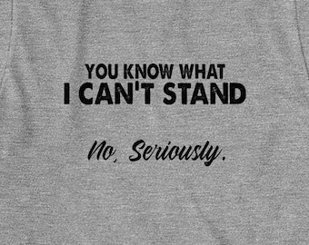 Puede incluir: Camiseta gris con el texto "Sabes qué no puedo soportar. No, en serio."