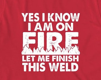 Sí, sé que estoy en llamas, déjame terminar esta camisa de soldadura, regalo de Navidad, regalo de cumpleaños, soldador, día del padre, soldadura, camisa de soldadura - ID: 1779