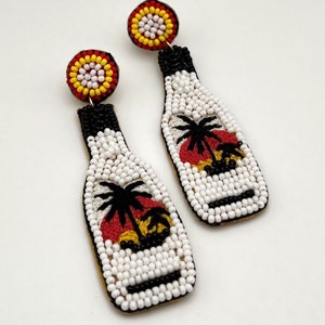 Boucles d'oreilles bouteille de rhum Malibu || Bijoux pour boire de l'alcool - Boucles d'oreilles pour barman - Cadeau de rhum pour une dégustation de rhum