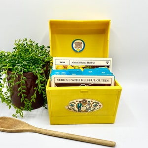 Boîte à recettes vintage avec des recettes vers les années 1970, récolte de l'or - Cuisine du milieu du siècle / de ferme - Idée cadeau