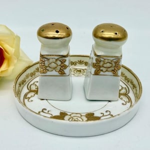 Salières et poivrières vintage en porcelaine avec plateau - Blanc avec dorure dorée vers les années 30, Chine Meito - Élégantes chinoises - Bouchons en liège originaux