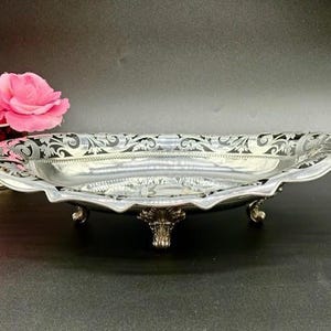 Antique Silver Bread / Fruit Serving Dish c.1900 Meriden Company Edwardian Ornate Footed Serving Dish - Made in Canada - Elegant Tableware