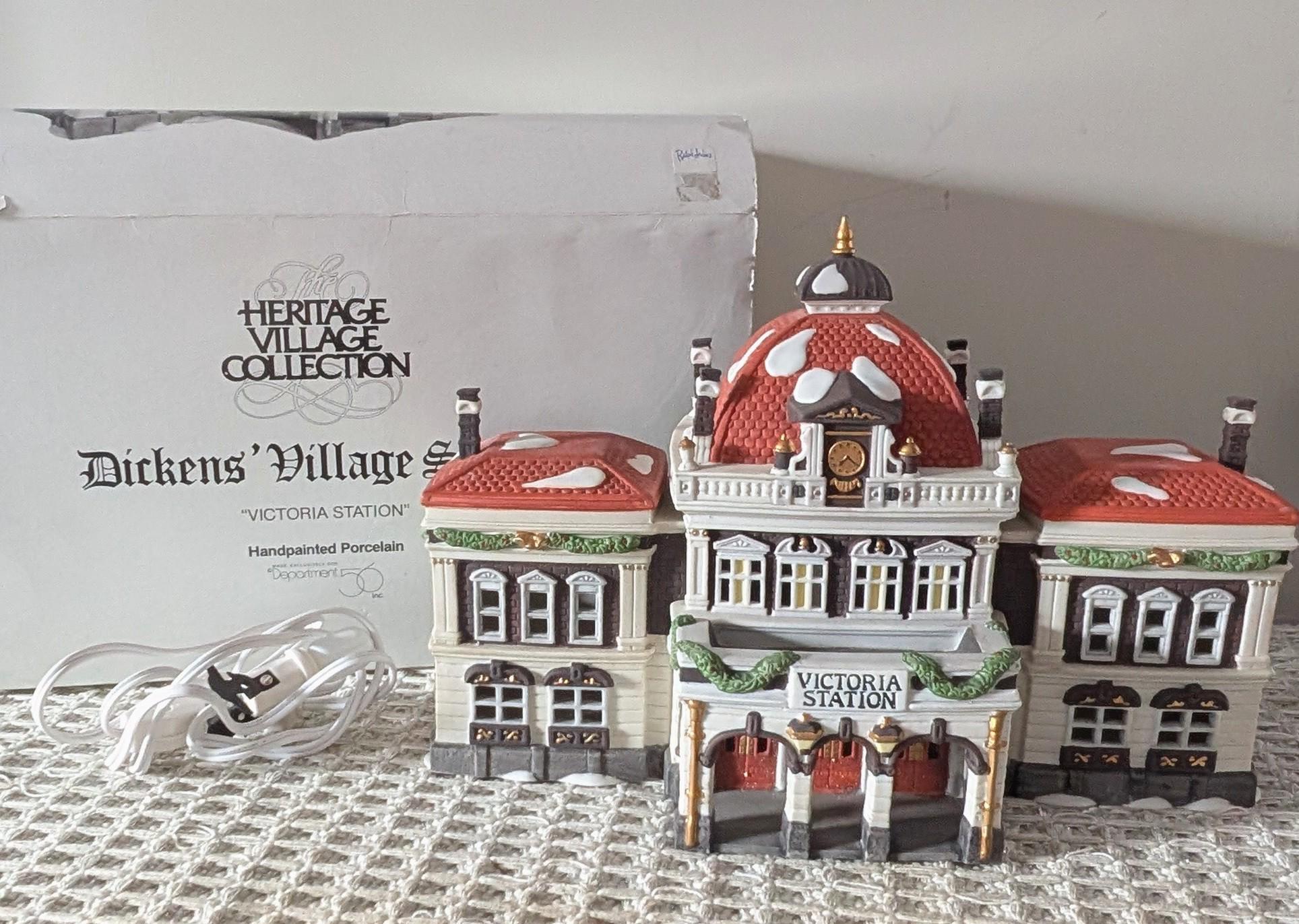 Heritage Village Collection 陶器のミニチュアハウス