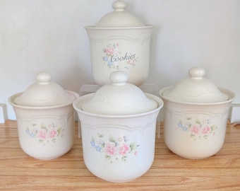Set di 4 barattoli vintage Pfaltzgraff Tea Rose con coperchi, prodotti negli Stati Uniti. Leggi la descrizione.