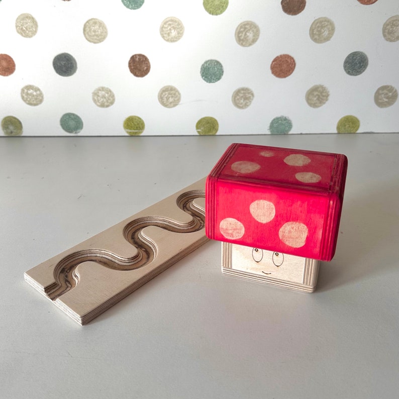 Murmelbahn Platte mit Pilz Aufbewahrungsbox für Murmeln Holzspielzeug Set inkl. Murmelbahnplatte Schlängelbahn Box Auffangschale Bild 10