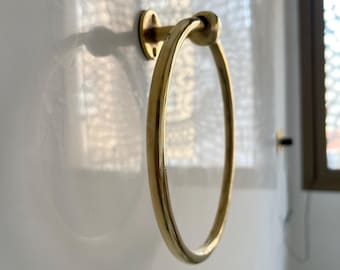 Brass Towel Ring, Unlacquered Brass Wall-Mounted Towel Holder, Brass Bathroom Accessory, Circular Towel Rack, Elegant Bathroom Decor