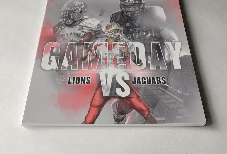 Puede incluir: Un p&oacute;ster de d&iacute;a de juego con las palabras "GAMEDAY" en letras grandes, negritas y blancas. Las palabras "LIONS VS JAGUARS" est&aacute;n debajo de la palabra "GAMEDAY". El p&oacute;ster presenta a tres jugadores de f&uacute;tbol americano en acci&oacute;n. El jugador del centro lleva una camiseta roja con el n&uacute;mero "11" en ella. Los jugadores de la izquierda y la derecha llevan camisetas negras y blancas. El p&oacute;ster tiene un efecto de acuarela rojo y blanco.