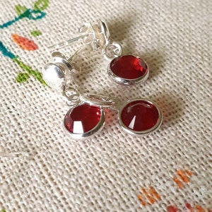 Parure bijoux en argent massif et cristaux bordeaux, clous d'oreilles rouges, pendentif cristal et argent 925, cadeau pour elle image 9