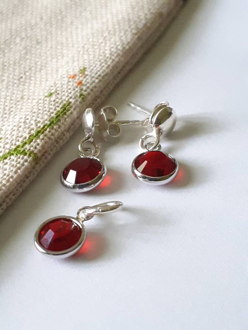 Parure bijoux en argent massif et cristaux bordeaux, clous d'oreilles rouges, pendentif cristal et argent 925, cadeau pour elle image 1