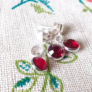 Parure bijoux en argent massif et cristaux bordeaux, clous d'oreilles rouges, pendentif cristal et argent 925, cadeau pour elle image 3