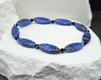 Bracciale elastico con perline ovali marmorizzate nere e blu – Bracciale importante da 7 pollici