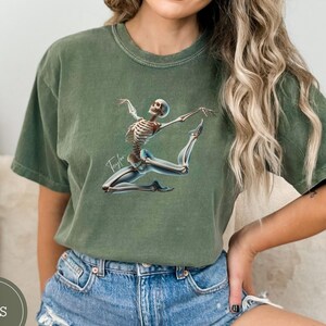 Maglietta da ginnastica personalizzata, regalo per ginnasta, vestiti gotici, colori sportivi di Halloween, regalo personalizzato per la mamma allenatrice di ginnastica