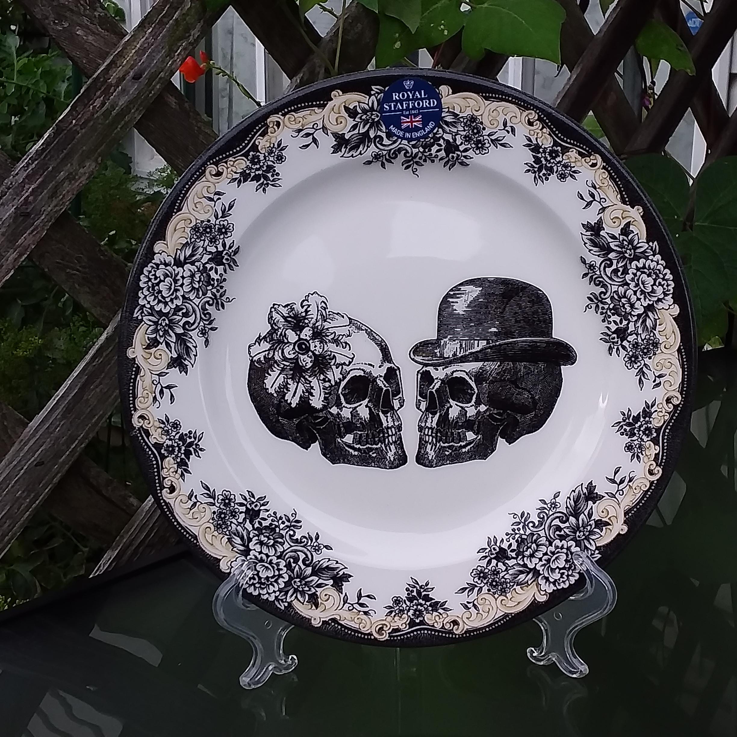  Stafford スケルトンデザイン皿　ハロウィン Amazon.co.jp: Royal Stafford ハロウィン スケルトン カップル