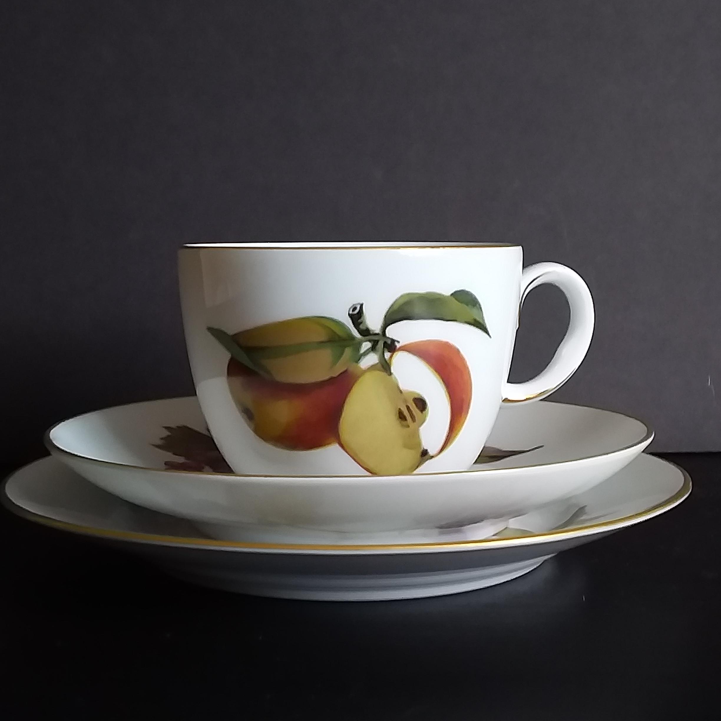 工芸品 Worcester Cup&Saucer? Royal Worcester Japonisme Cup & Saucer 2 Piece Set - Blue & White