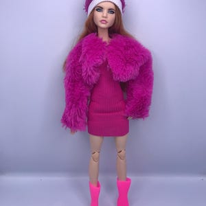 Ensemble complet de 4 pièces comprenant des bottes pour poupée, une robe extensible et une veste en fausse fourrure, un chapeau